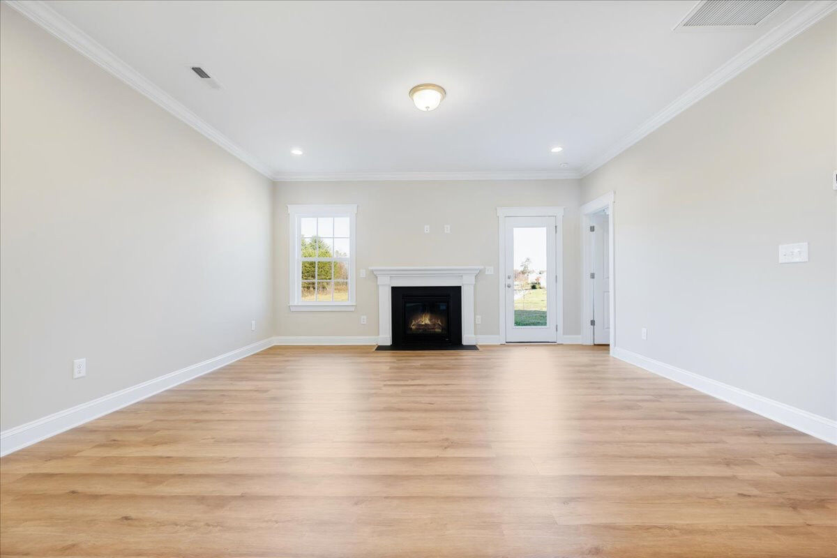 https://assets.windsorhomes.us/img/OWL_lot2_Columbia_C_5985_Elk Ridge_Dr_great_Room.jpg